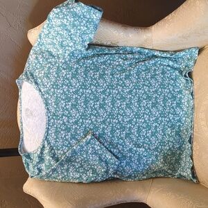 Like New Green-Blue and White Heathered Floral Short Sleeve T-shirt XXL Or 2XG